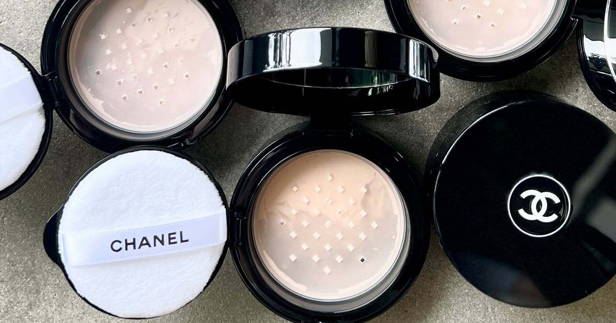 シャネルの人気パウダーからポータブルタイプ登場！ 薄いヴェールで肌