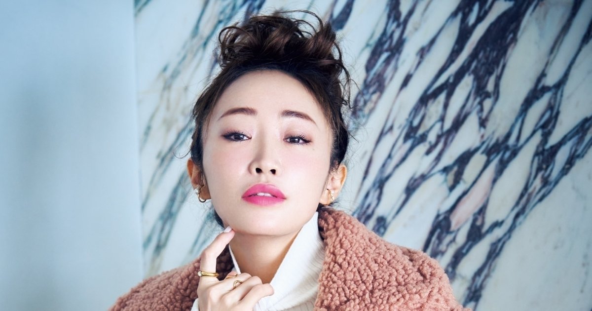 冬コートに合わせるメイクは？ 神崎 恵さんのピンクの使いこなしに注目