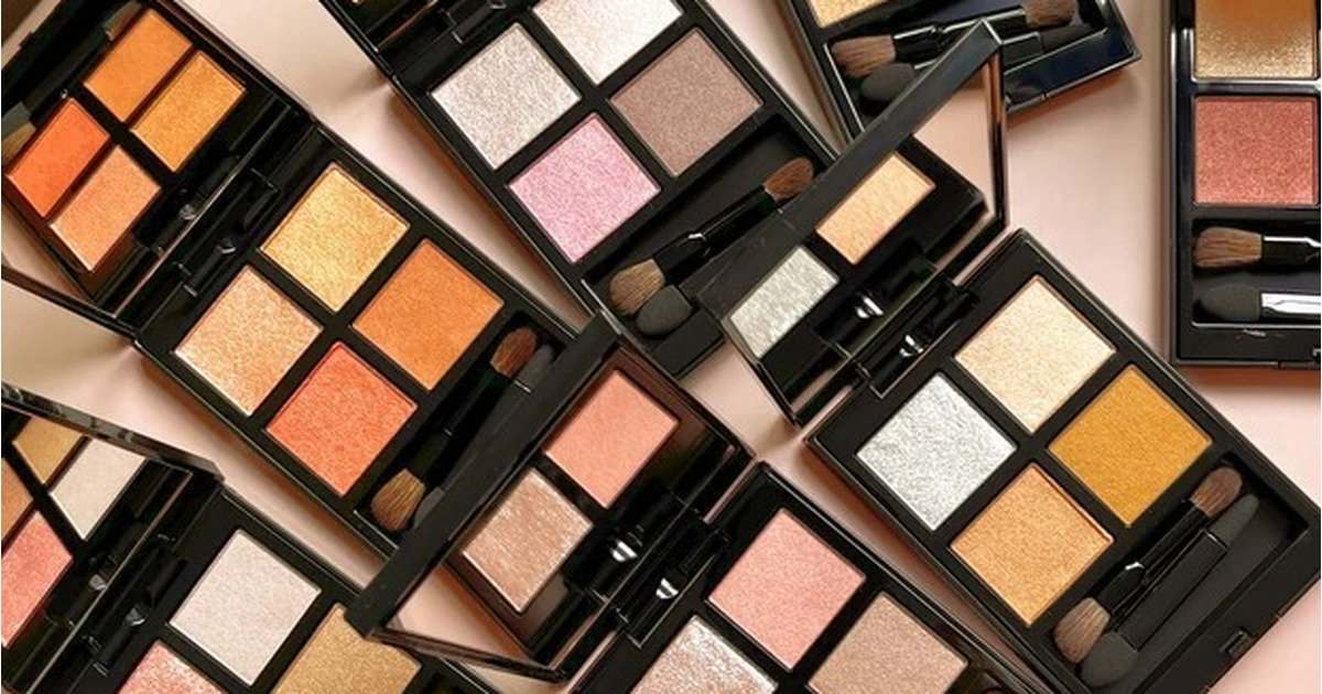 お値下げ可♡アディクション アイシャドウ　チーク　パレット♡ 限定アイシャドウパレット】アイ ＆ チーク コンパクトアディクション