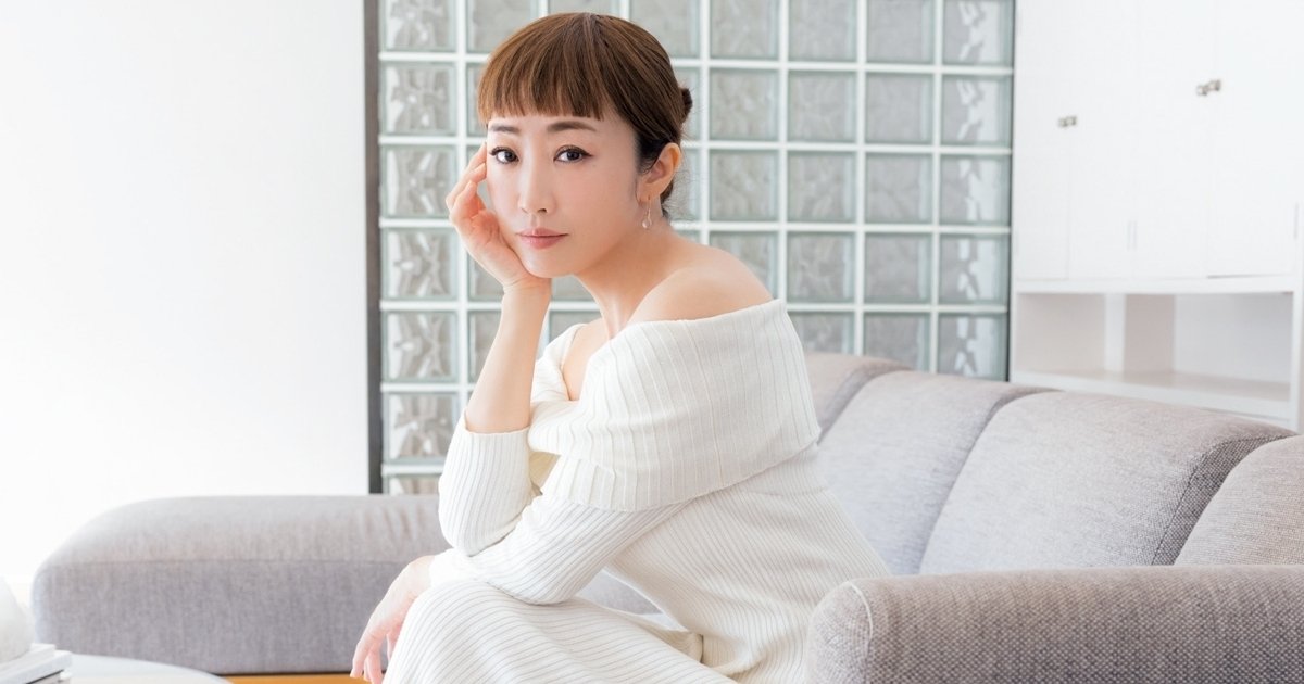 神崎 恵さんが新時代の「色っぽさ」を提案！ 凛々しさから