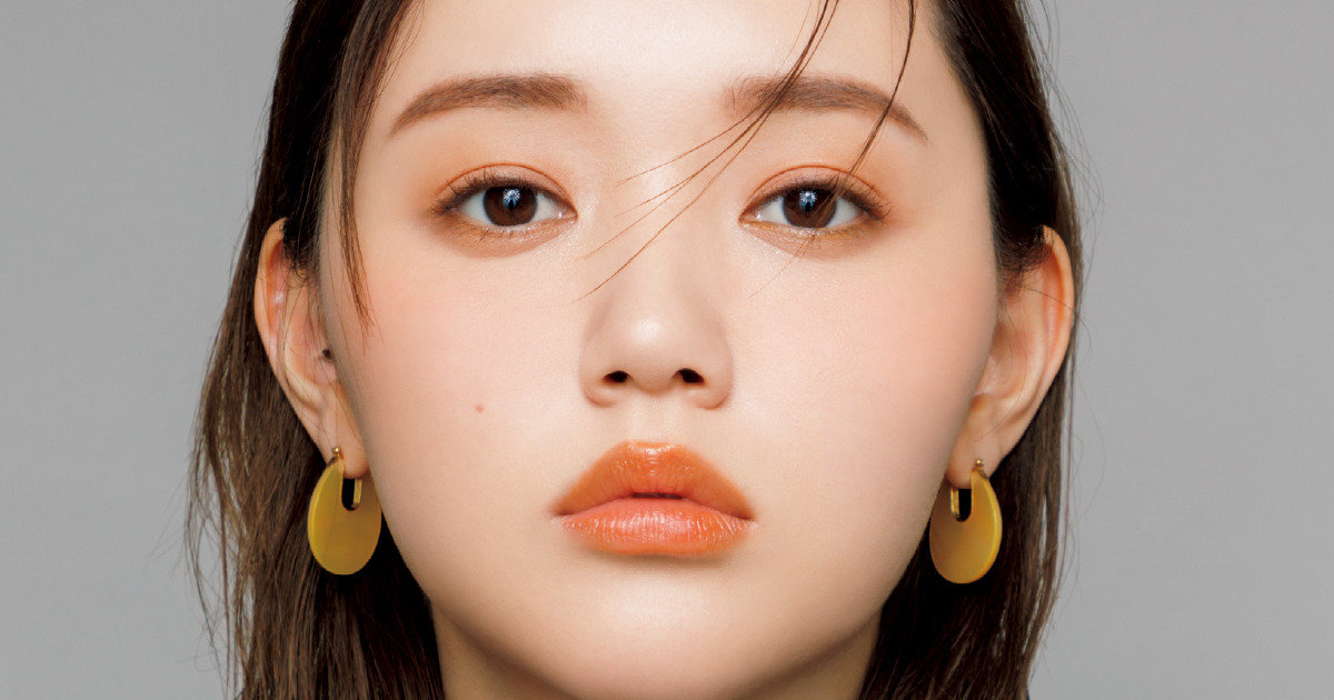 気になるほうれい線はチークで目くらまし！ 高めに入れて目線を上に