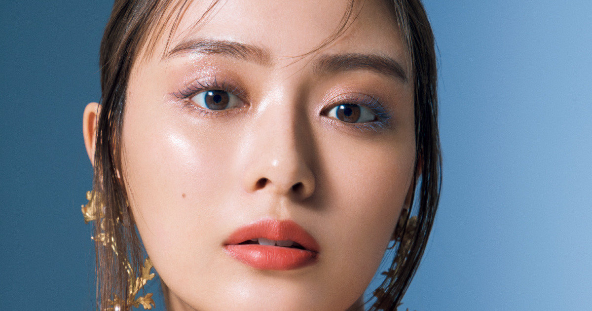 SPY×FAMILY大好き内田理央さん。“概念ヨルさんメイク”でクールに変身