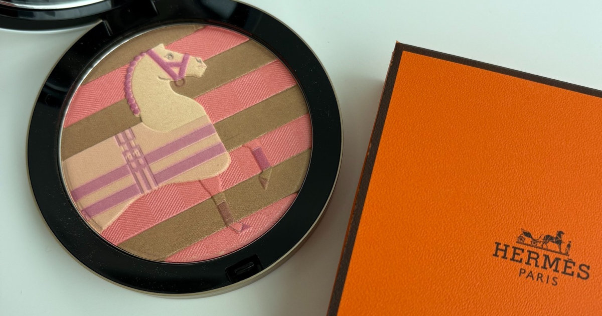 くま♡新品未使用 エルメス ラメパウダー エルメス ビューティの限定フェイスパウダーをスウォッチ！ 精緻