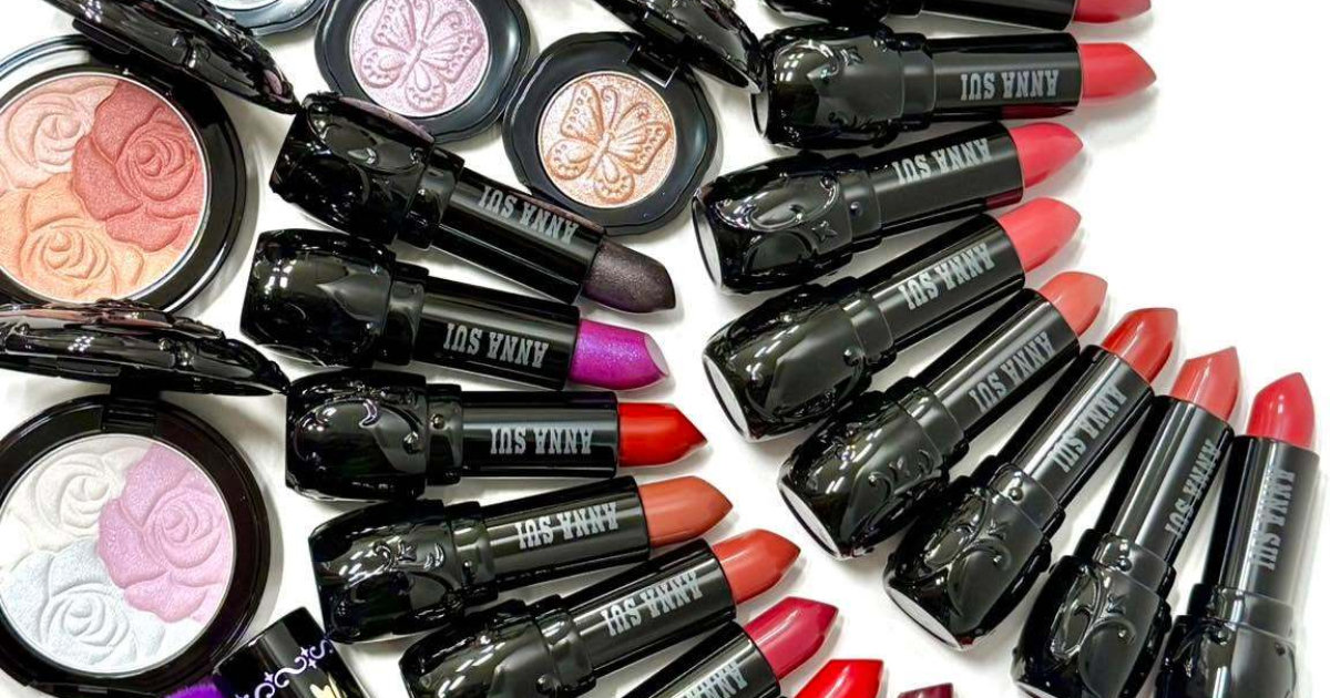 春コスメ2026】アナ スイの春新色をスウォッチ！ 全18色の新作リップに