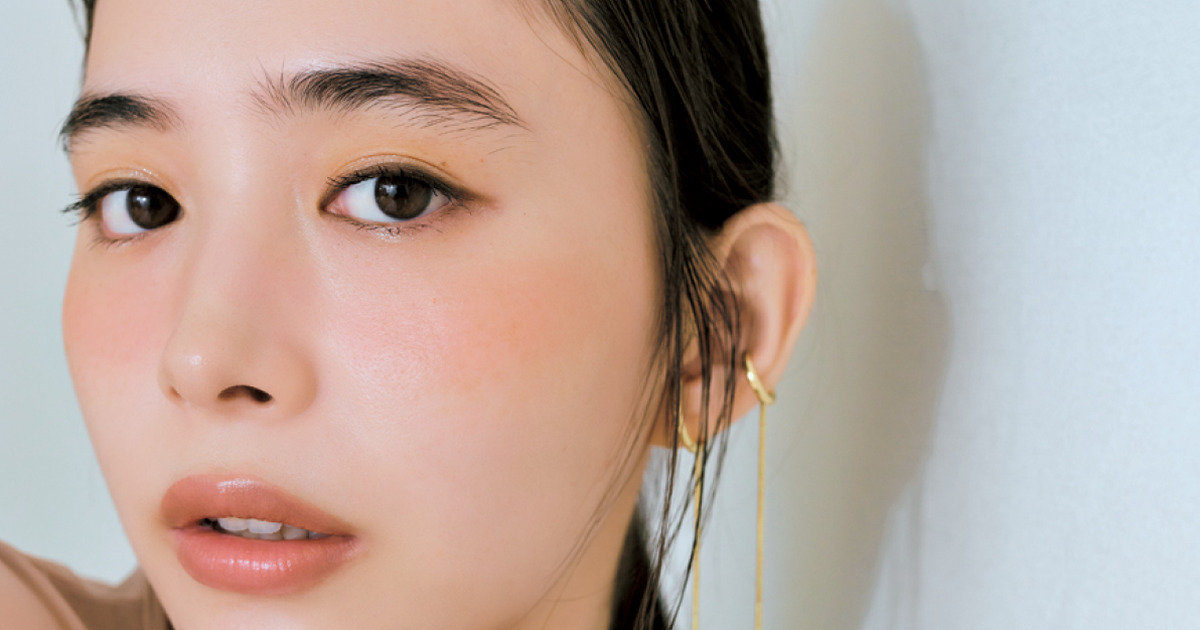 SUQQUの“黄昏チーク”で夏の終わりの日焼け風メイク。色数を抑え