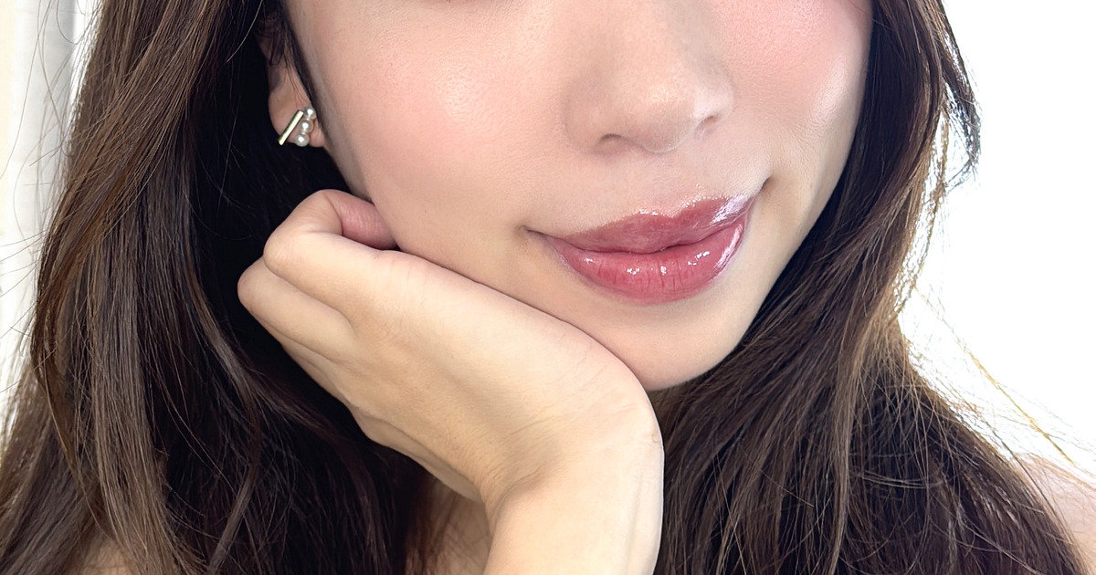 バズコスメの限定透け感ボルドーで旬顔に！〈クリニーク〉「ポップ