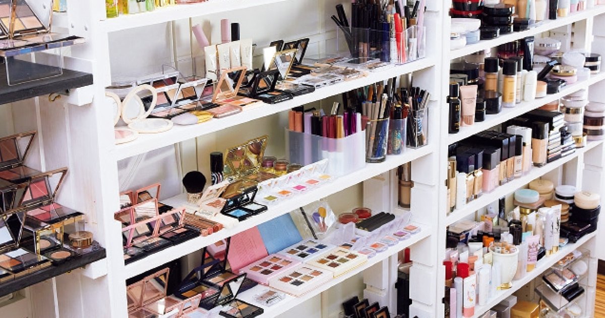 大量コスメはどうしてる？ 長井かおりさんほか、美容好きなあの人の