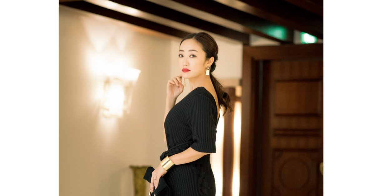 レセプションパーティ、何着てく？ ドレスの黒×メイクの赤で効かせる