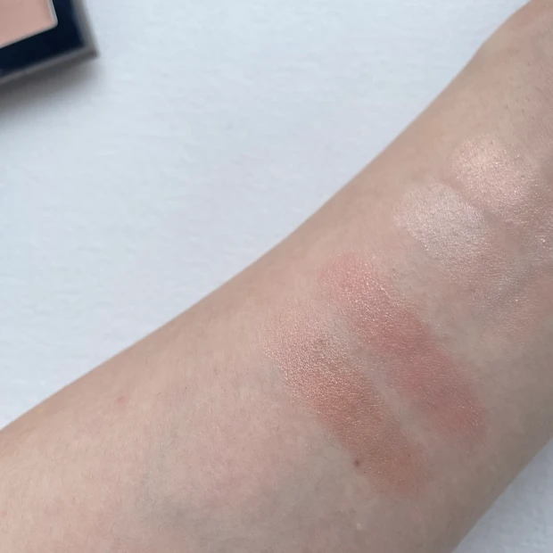 THREE シマリング グロー デュオ 01、X02比較