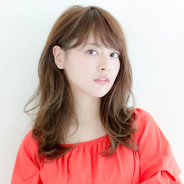 愛され度アップ! どんなコーデにも似合う、おしゃれ見えセミロング