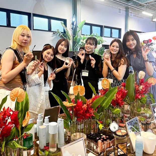 【韓国女優メイク】「アイラインは、”Gray”と”Sheer brown”が2023年のトレンド」とヘアメイクの石川ユウキさんが韓国女優さんのアイメイク方法を大公開！【MAQUIAサロン-ASIAN COSME-】_3_2