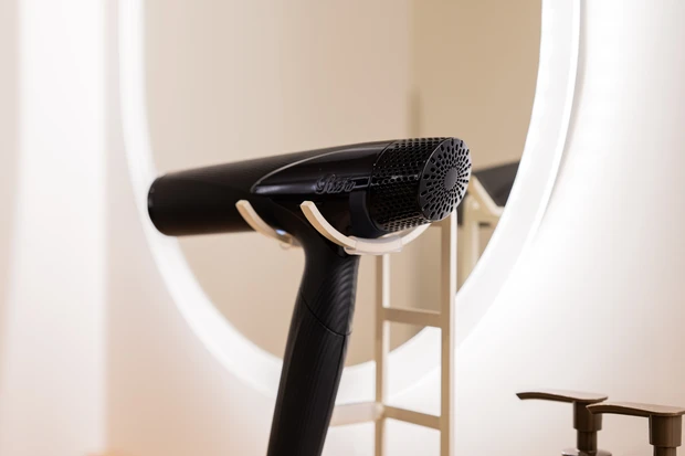 三鷹駅　FLOBA　フロバ　パウダールーム　ドライヤー　ReFa　リファ