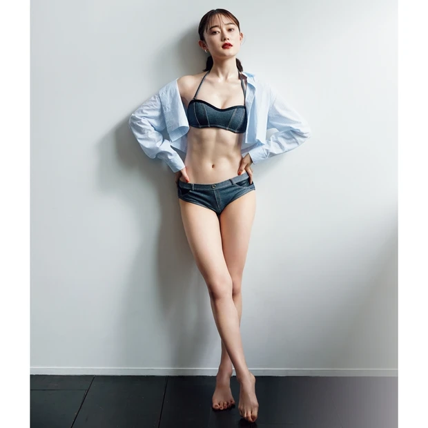 モデル椎名美月さんに聞く夏ボディの作り方。筋トレと食事で縦割れ腹筋に!