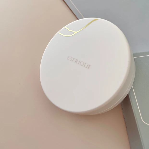 【新作ベースメイク】エスプリークからみずみずしいツヤ肌を叶える新感覚“裏ごし”ファンデーションが誕生！
_3