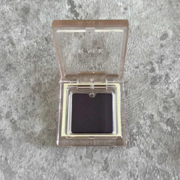 インフィニシェイド シングル アイシャドウ ケース