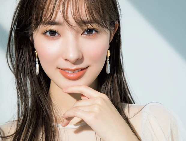 ニュアンスカラーＥＹＥなら締めなくても美人印象アップ