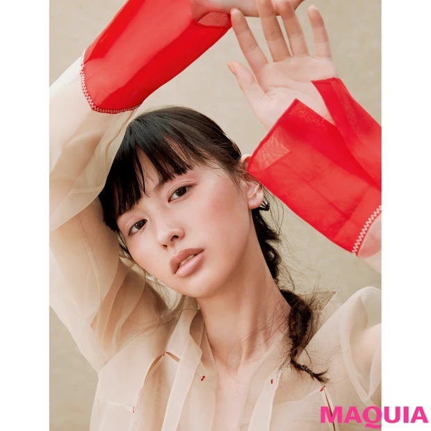 この夏、えみが注目！ 日差しに透けるシアーなワントーンメイク