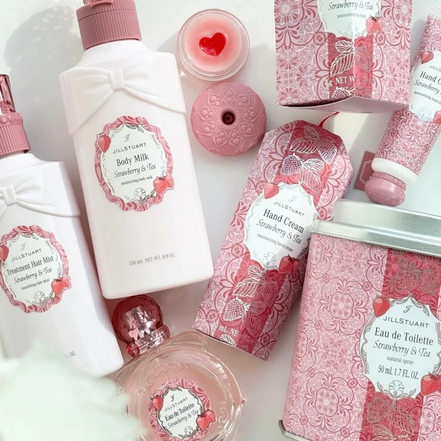 ジルスチュアートからプレゼントにもぴったりなストロベリー＆ティーの香りが…