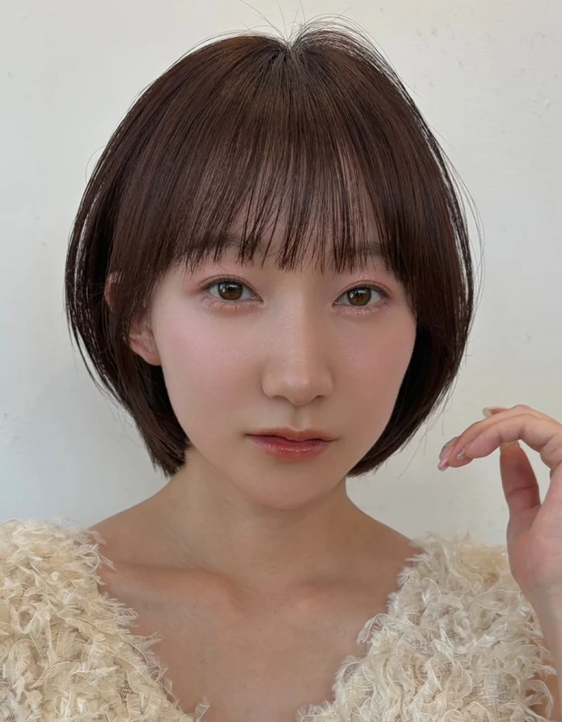 髪型　ミニボブ　ショートボブ　ボブヘア　小顔ヘア　前髪あり　正面