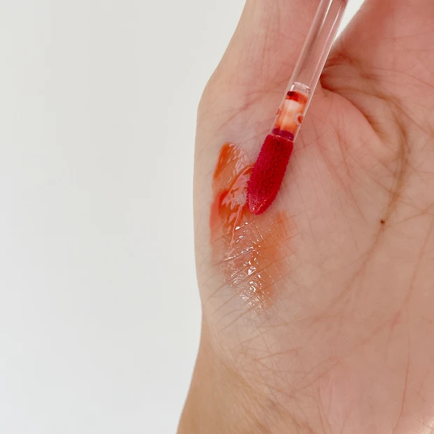 フジコ ニュアンスラップティント 01 珊瑚ピンク スウォッチ