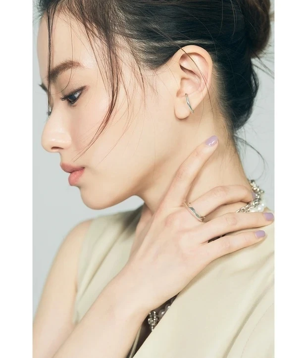 【夏メイク2022】夏の肌見せファッションにリンクするスモーキーメイク_2