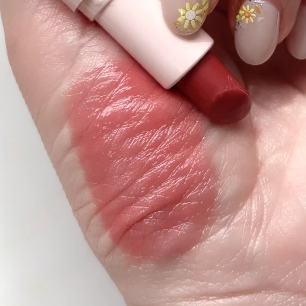 アンドバイロムアンド PK01 ベアローズのスウォッチ画像、落ち着いたローズカラーの艶感