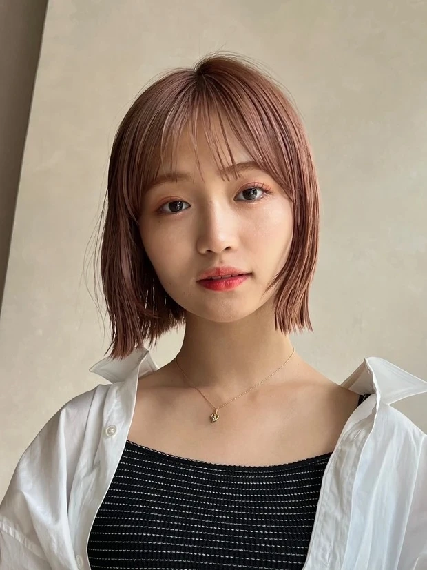 【卵型さんにおすすめの髪型】ボブヘア編_【卵型×ボブへア】くびれ×ラベンダーグレージュが旬度高めな、大人の切りっぱなしボブ