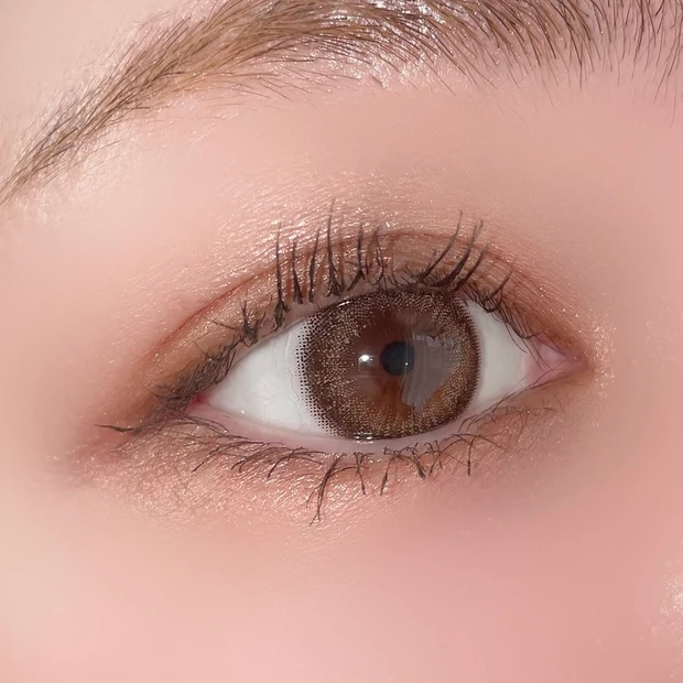 THREE スターゲージングアイシャドウクアッド 06 MYSTERIOUS MISTER