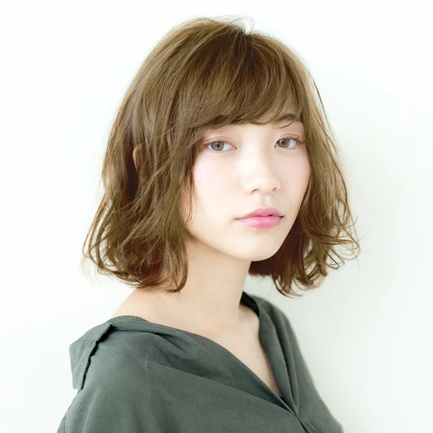 カジュアルでニュアンシー、今秋のボブは重めシルエット＆軽め質感がカギ！