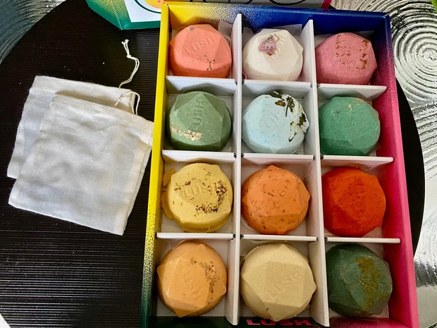 その名は「四季の一服」バスボムデーを記念した日本限定の和風なバスボムである。_1_1