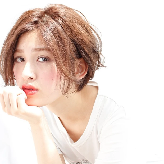 ラフな揺れ感が大人っぽい、前下がりショート