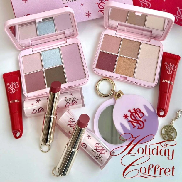 スナイデル ビューティのホリデーコレクションをスウォッチ！ 「AFTER PARTY」がテーマ【クリスマスコフレ2025】