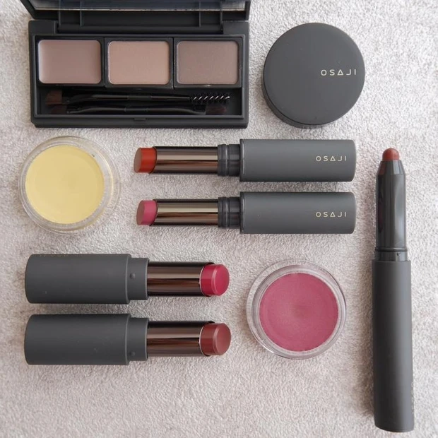 【6位】【秋コスメ2023】OSAJIの秋新色をスウォッチ! リップ、フェイスカラー、アイブロウパレットが登場
