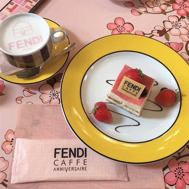 【自己紹介】マキアブロガー2年目に突入しました✨『普通の会社員』だけどコスメ愛は強いです☺️こんなご時世ですが、コスメでhappyに💄_4_2