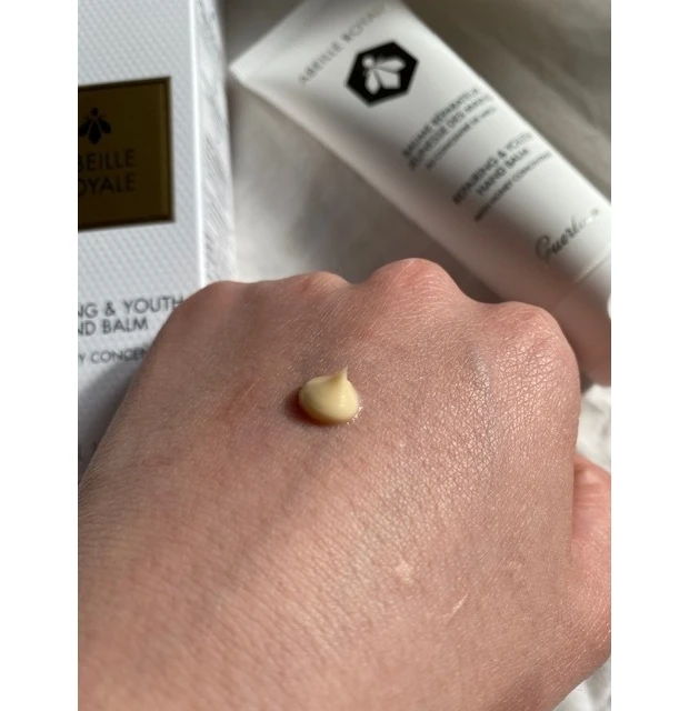 【1万円以内で贈る】高保湿!蜂蜜香るゲラン(Guerlain)アベイユ ロイヤル ハンドバーム【美意識高めの先輩・母に贈りたい編】
_2