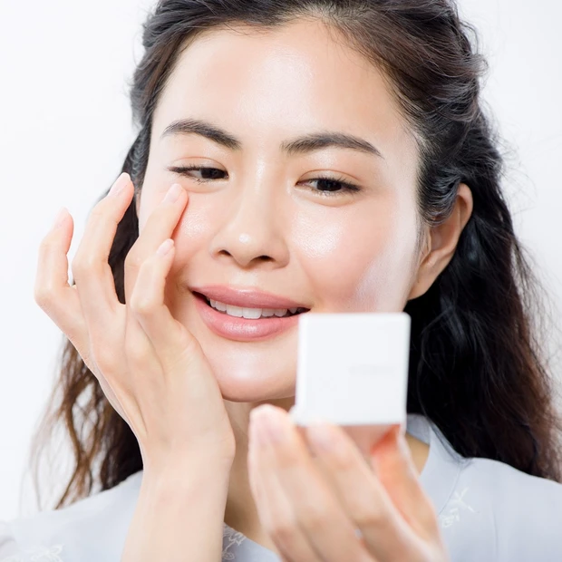 夕方、メイクが崩れて毛穴が目立ってきたら・・・乳液&コンシーラーでお手軽メイク直しを!