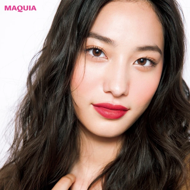 秋メイクを制する濃い色リップの選び方～黒髪レディに似合う色は？～