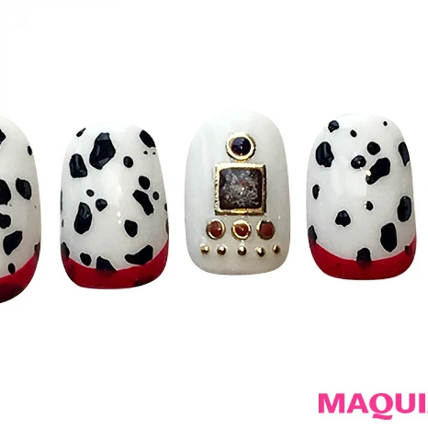 赤リップみたいなラインで色っぽかわいい。「アニマル柄」で小悪魔な指先に