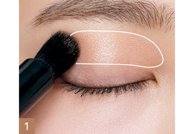 アイメイク 二重 長井かおり アイホールにコーラル