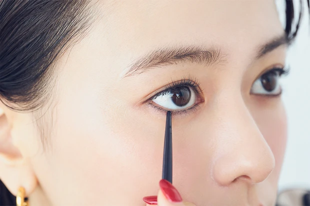 スリープインスモーキーアイのメイクHOWTO 山本舞香のBeauty Script