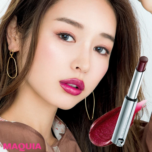 逆べカラーで唇が際立つ！ イエベ肌さんは、あえてのパープル系リップで洒落…