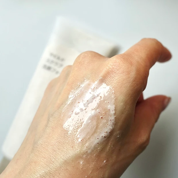 無印良品のマイルドスクラブ洗顔フォームのテクスチャー写真|無印良品おすすめ洗顔料|毛穴ケアにも人気