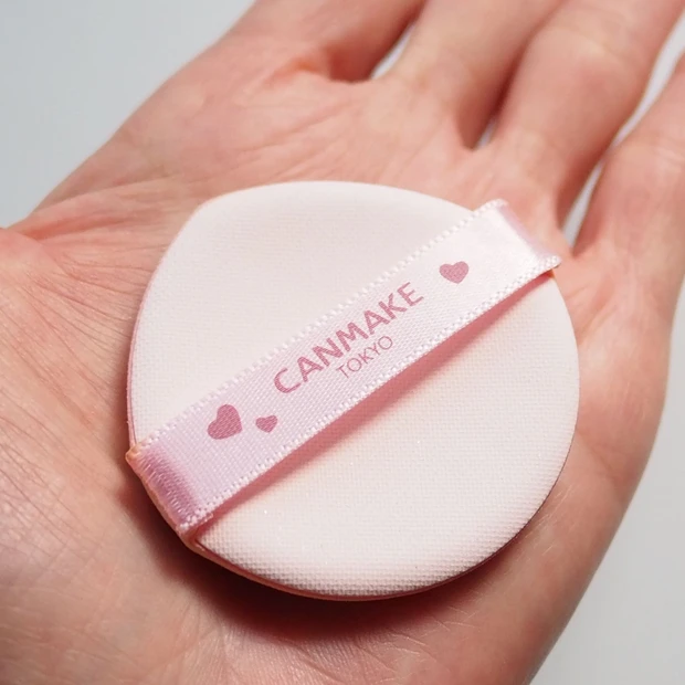 「キャンメイク フィットグロウクッション」のパフ