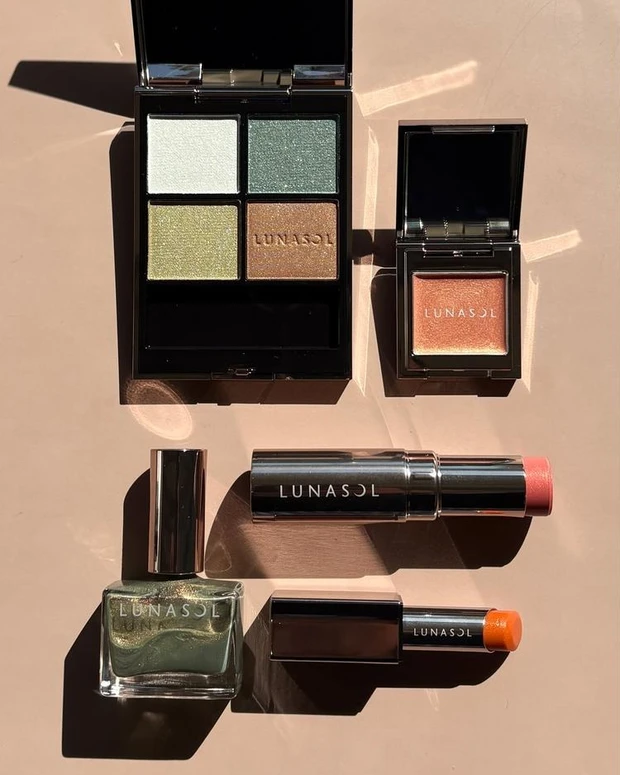 「魅惑の羽根」がテーマのAlluring Featherシリーズ