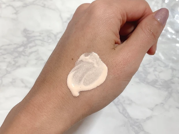 コスメデコルテ フローレススキングロウライザー テクスチャー