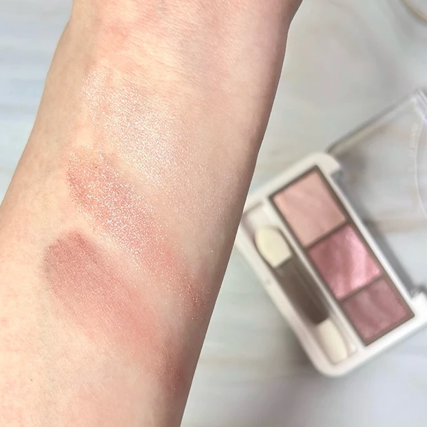 セザンヌ　ライティングアップアイシャドウ　02 ペタルピンク　ブルベ夏