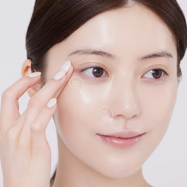 マキア　リキッドファンデーション　塗り方　指　4