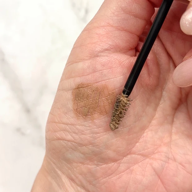 デジャヴュ シアーカラーブロウ シアーベージュの色味