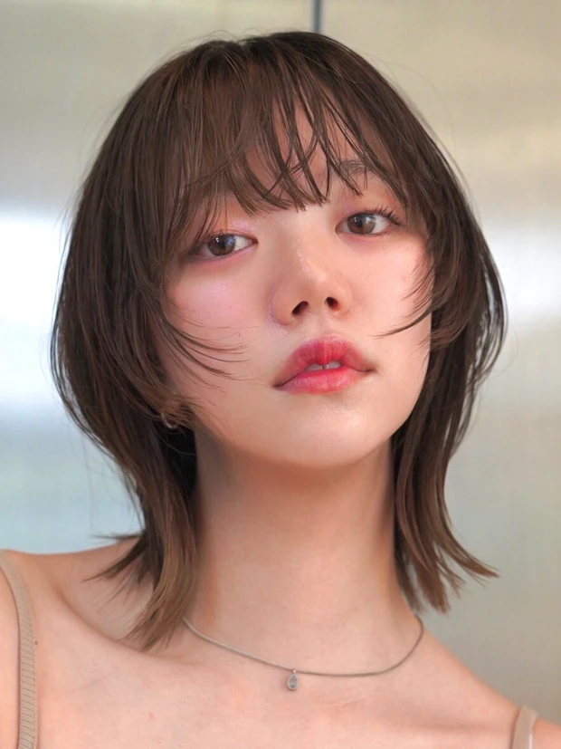 ヘアカタログ ボブ ボブヘア 前髪あり ワイドレイヤー 正面