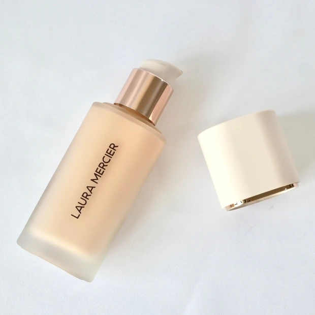 LAURA MERCIER(ローラメルシエ) リアル フローレス ウェイトレス パーフェクティング ファンデーション